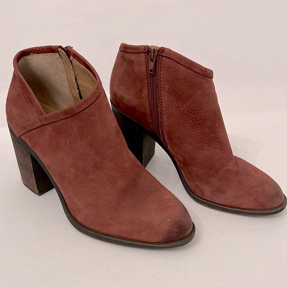LUCKY BRAND Salza Ankle Booties Suede Leather Side Zip Stack Heel Boho Western 8 - Picture 1 of 17